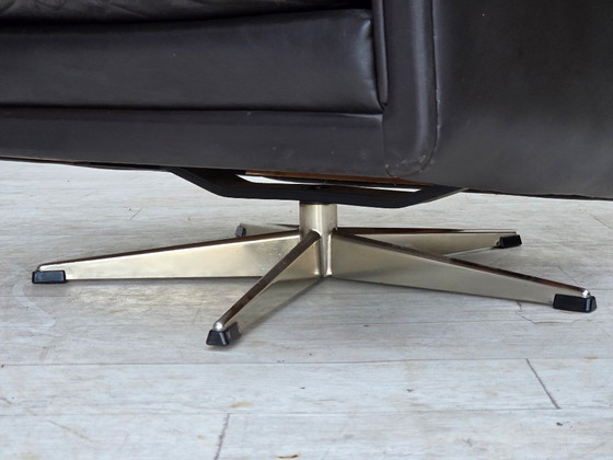 Image 1 of Deense draaibare fauteuil met hoge rugleuning uit de jaren 60 van Aage Christensen, meubelleer