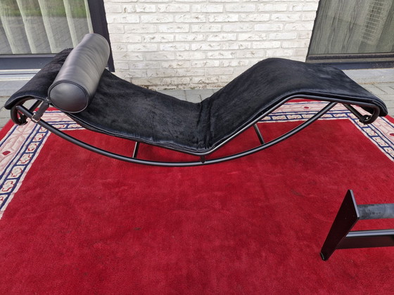 Original Cassina LC4 Chaise Longue, Full Black Pony, Mint Condition!, Armchairs, Chrome, Leather (photo 13 of 15)