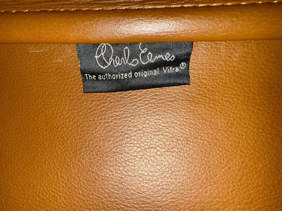 Image 1 of 4 x Vitra Soft Pad Stuhl EA212