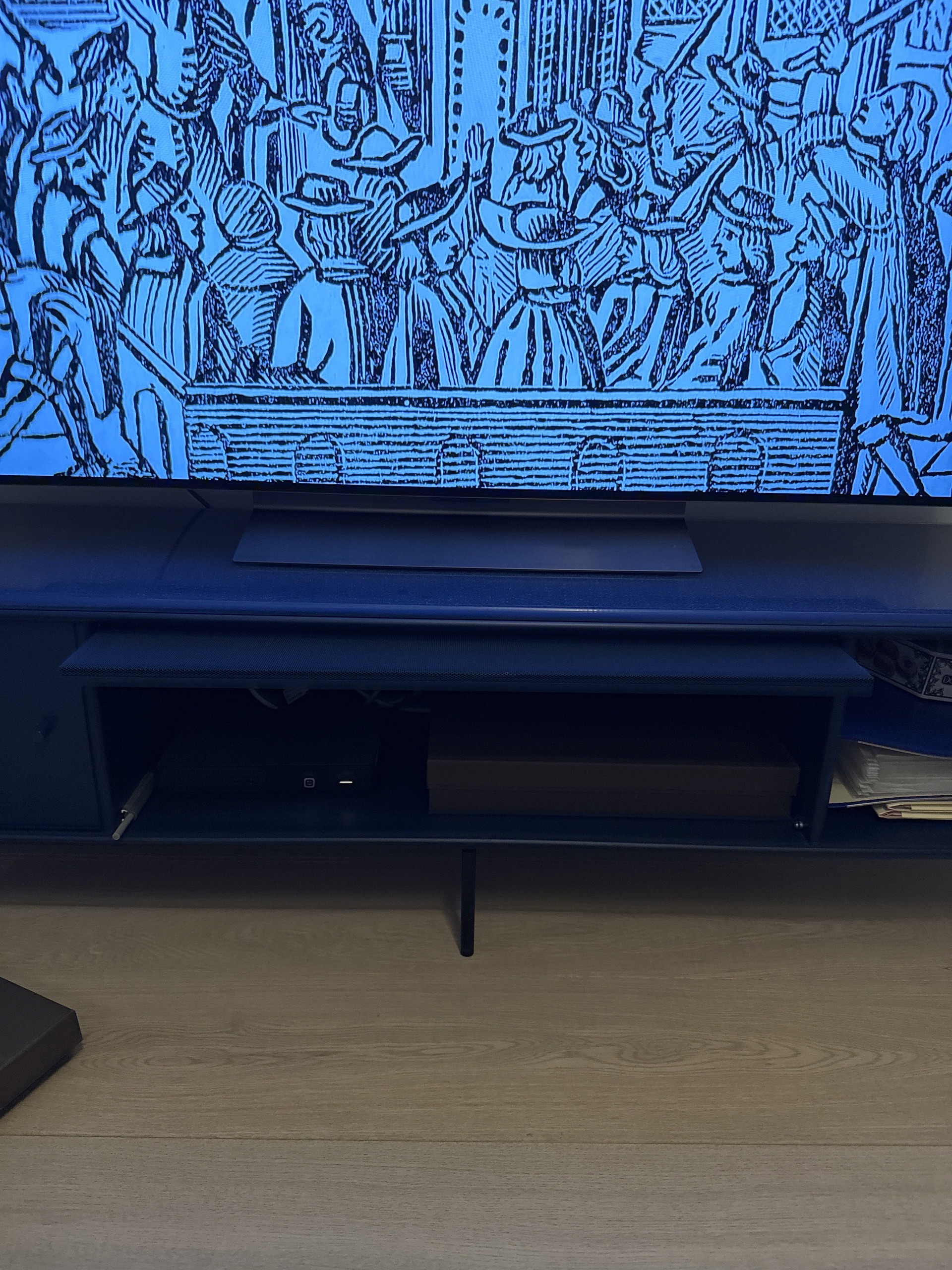 Montana OCTAVE V TV bench – Juniper blue – glass top | €1,800