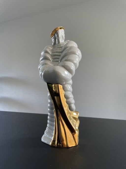 Vintage-Statue einer Dame mit Pelzmantel – Sanbo Ceramica Valencia (1980er Jahre)