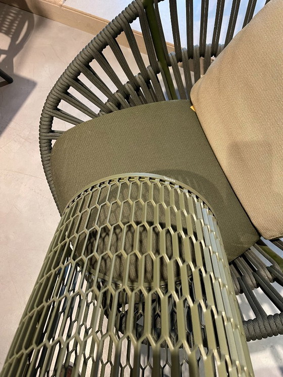 Image 1 of 1 fauteuil club Cala avec table d'appoint en maille de Kettal