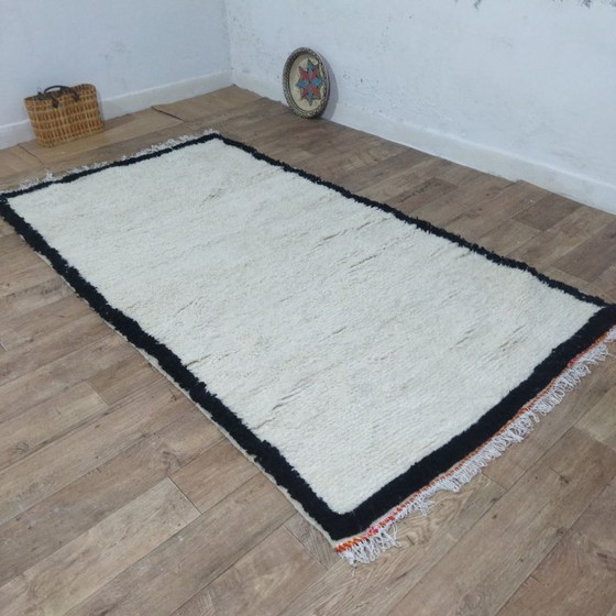 Image 1 of Minimal Berber Rug – Minimalist Berber Carpet | Moroccan Wool Rug | 260 × 140 cm