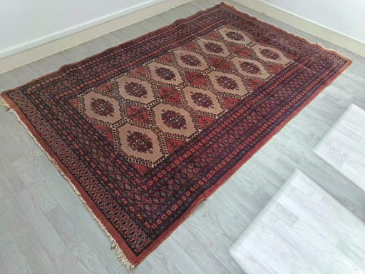 Alfombra pakistaní de Bujará hecha a mano