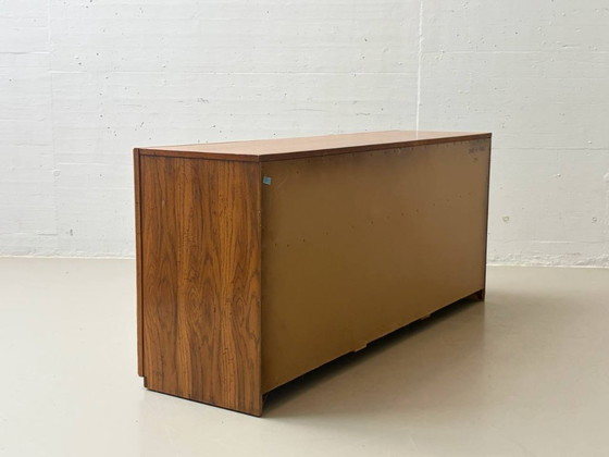 Image 1 of Credenza vintage con frontali in rattan e maniglie in ottone, Italia anni '70