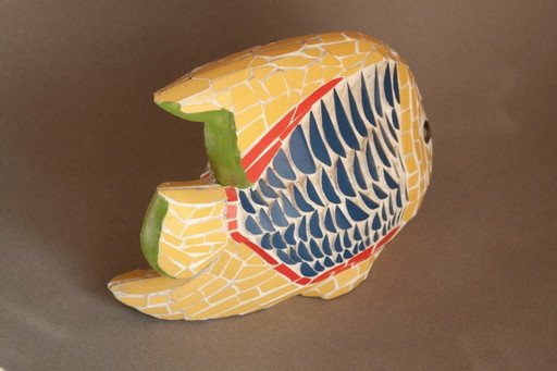 Visfiguur gemaakt met trencadís-mozaïek. Vis. Gaudí. Barcelona. Versierde vis. Nieuw.