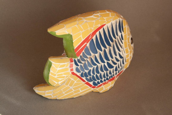 Image 1 of Visfiguur gemaakt met trencadís-mozaïek. Vis. Gaudí. Barcelona. Versierde vis. Nieuw.