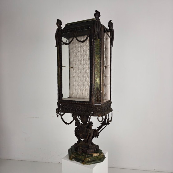 Image 1 of Vetrina continentale in stile Luigi XIV in zinco fuso e marmo verde – inizio XX secolo