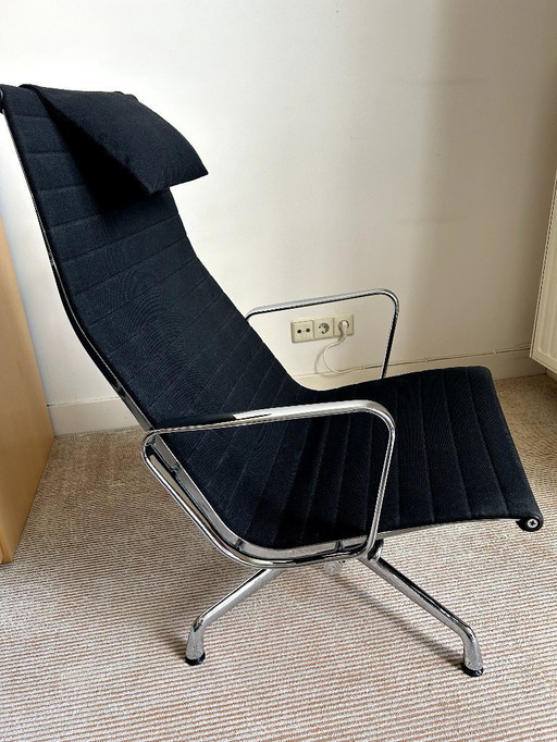 Vitra Eames EA124 (2 fauteuils) en EA125 (hocker)