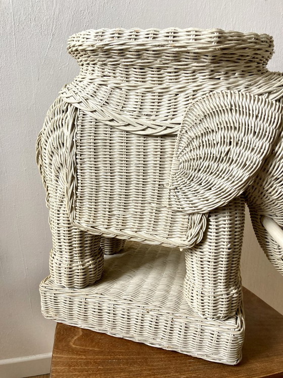 Tavolino elefante in vimini laccato bianco, anni '70, Tavolini, Rattan, Crema (foto 13 di 14)