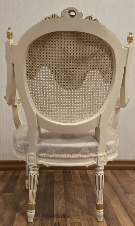 Image 1 of Salonsuite in verguld hout in Lodewijk XVI-stijl: bank, 4 fauteuils en 3 onyxtafels