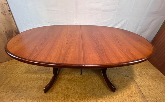 Image 1 of Mid-Century Retro Vintage Teak Ausziehbarer Ovaler Esstisch von G-Plan - Victor Wilkins, 1960er Jahre