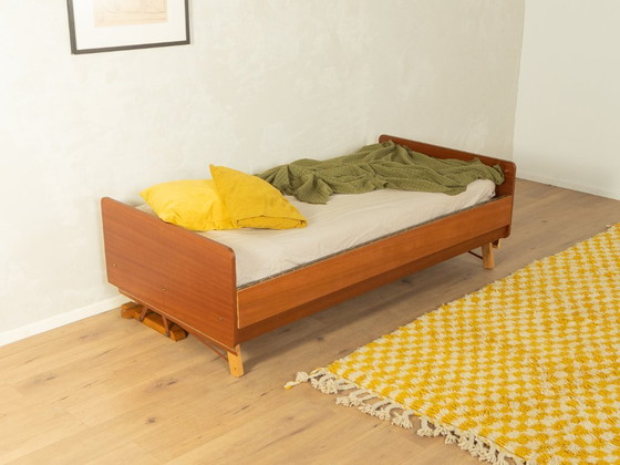 Image 1 of Opklapbed uit de jaren 60 in mid-century stijl
