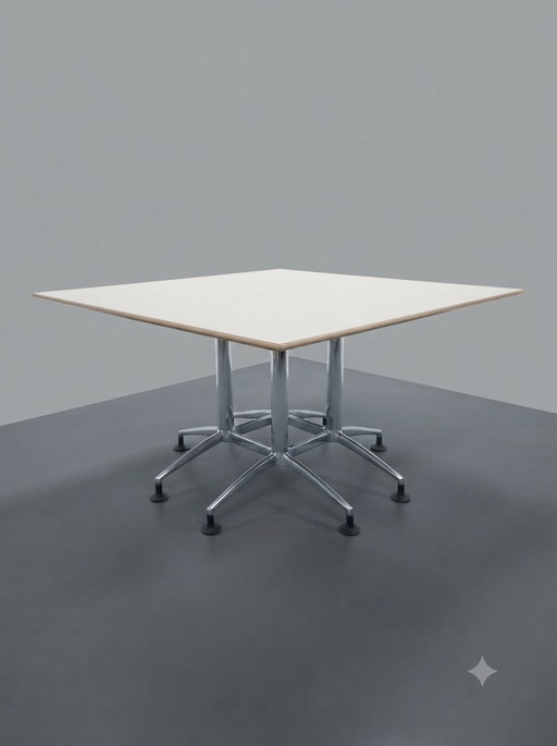 Mesa Akaba Modelo Carma, Diseño Jorge Pensi