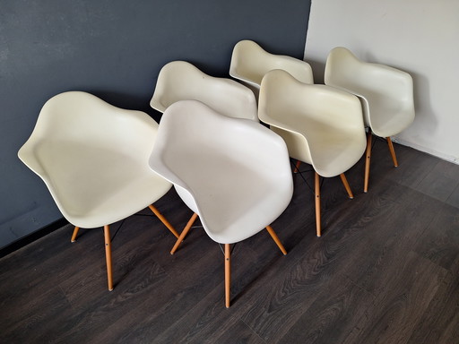 6x Vitra Eames Chairs - Plastic Armchair - Design Classic
