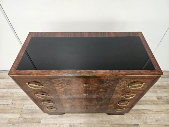 Image 1 of Commode Art Déco des années 1940 en loupe de noyer avec plateau en verre noir