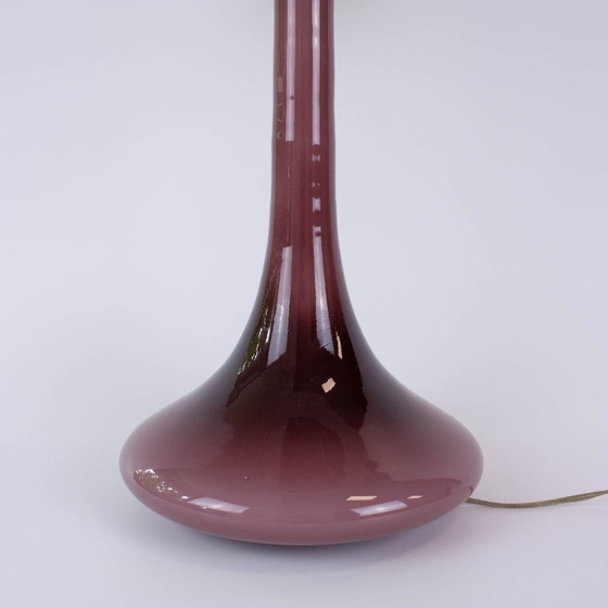 Image 1 of Lampe de table portugaise en verre opalin améthyste des années 1960