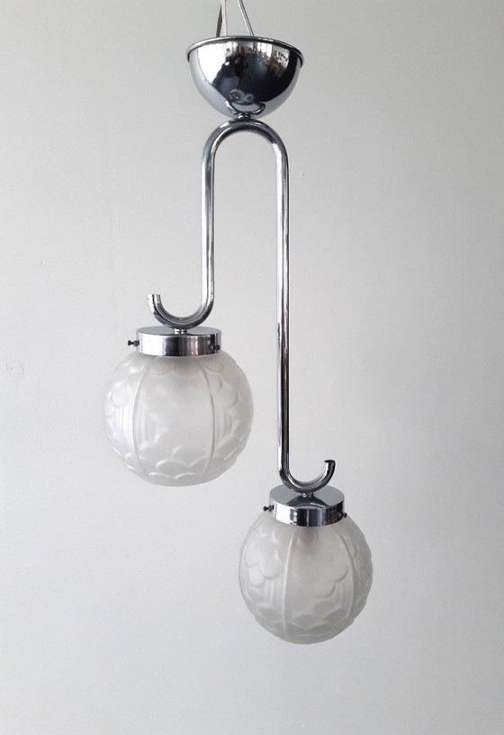 Image 1 of Lampada a sospensione classica art déco con attacco cromato e due sfere in vetro smerigliato