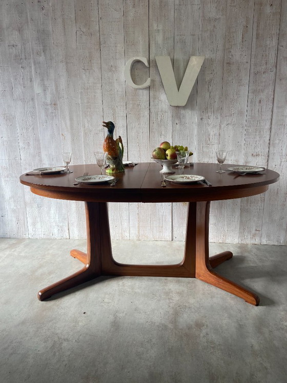 Image 1 of Extendable oval table 240cm (160cm)x 100cm