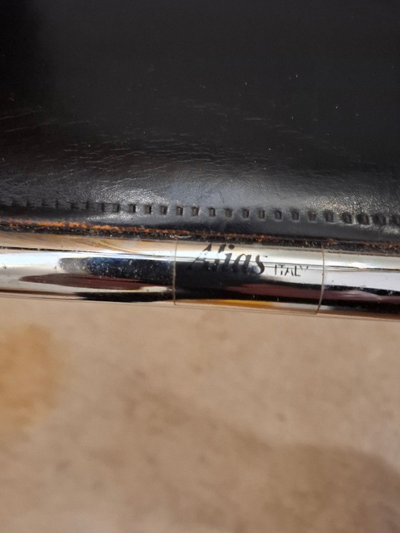 Image 1 of 1 mal Alias 109 Italien Spaghetti Sessel (Farben Chrom & schwarzes Leder) In gutem gebrauchten Zustand mit Gebrauchsspuren.