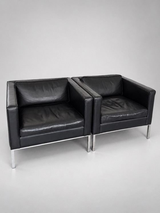 Set Artifort 905 Comfort Fauteuils en cuir noir, Chrome (photo 3 sur 7)