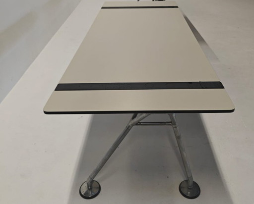 Nomos Desk - Norman Foster for Tecno - Design ajustable et iconique