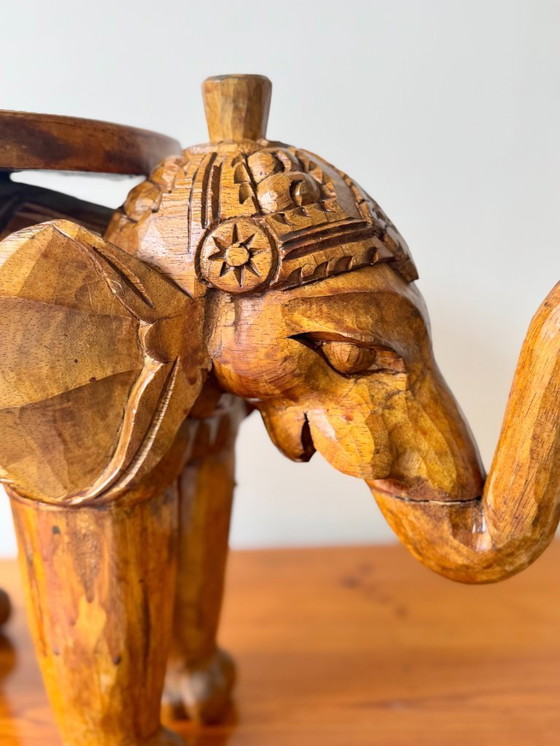 Image 1 of Portavasi vintage in legno a forma di elefante