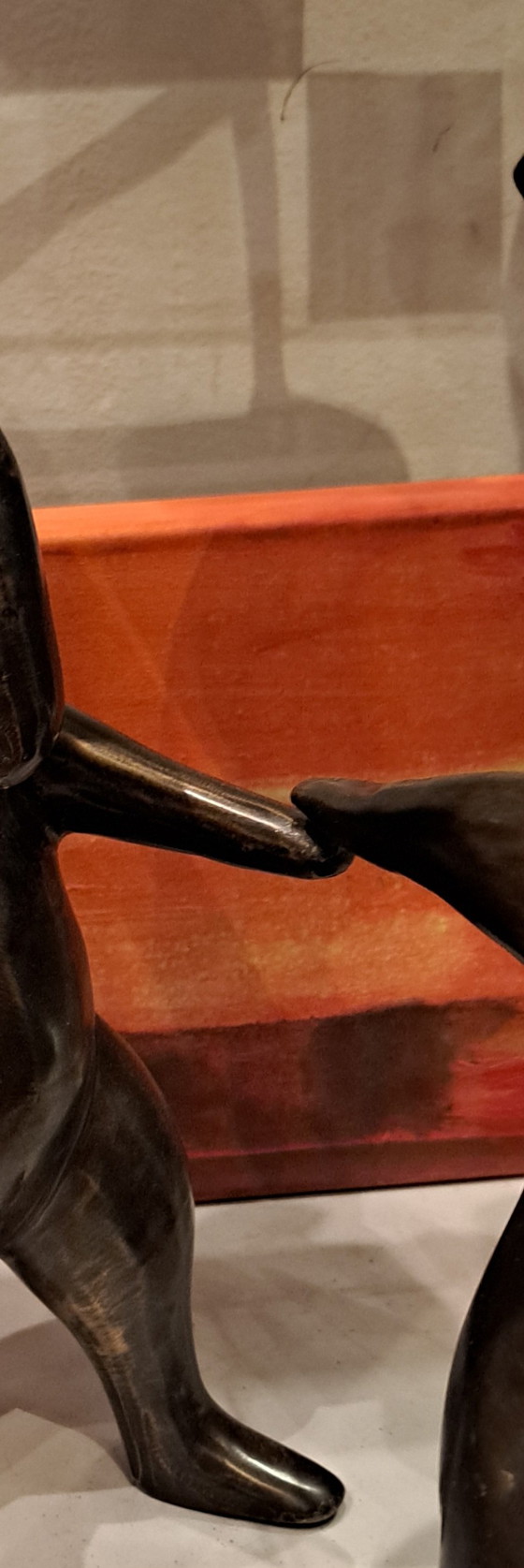 Image 1 of 2 lepri che camminano, bronzo