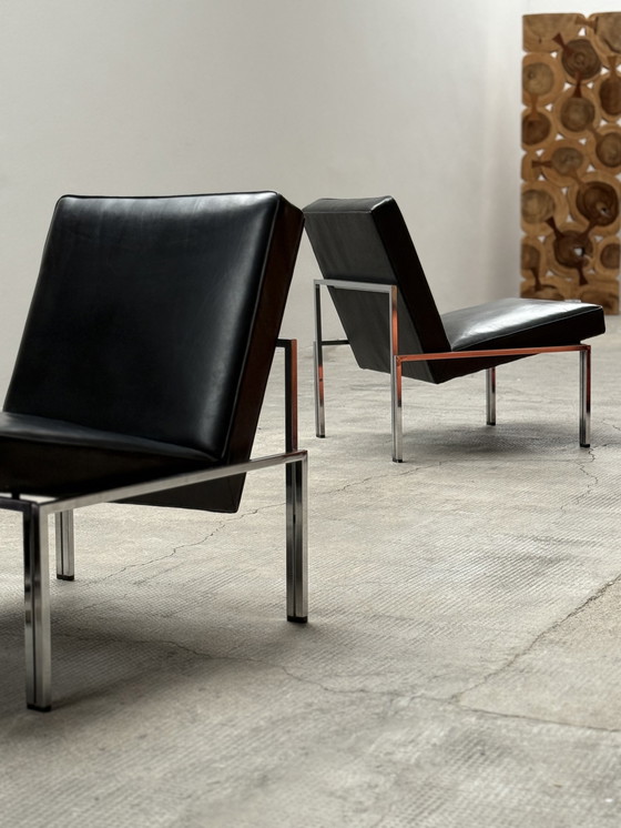 Image 1 of BAUHAUS LUCHTE STOEL ZWART STAAL 1950