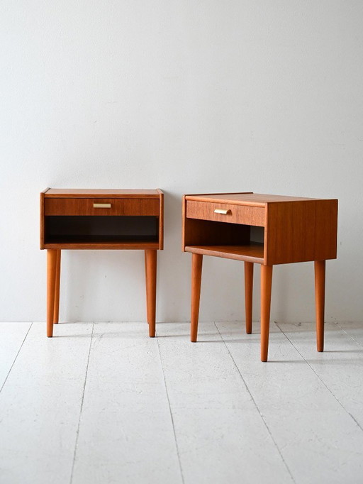 Paire de tables de nuit scandinaves avec poignées en laiton
