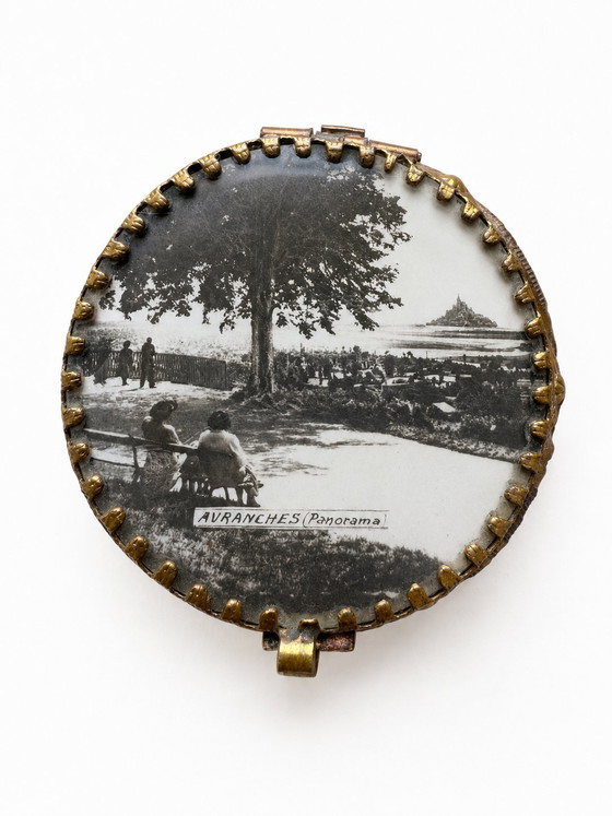 Image 1 of Antiguo joyero de recuerdo de latón francés Avranches Mont Saint-Michel c. 1900