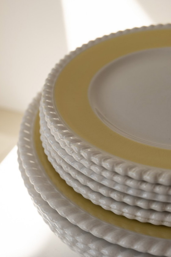 Service d'assiettes vintage en céramique jaune beurre à bord tourbillonnant – Art de la table, Ceramic (photo 9 of 9)