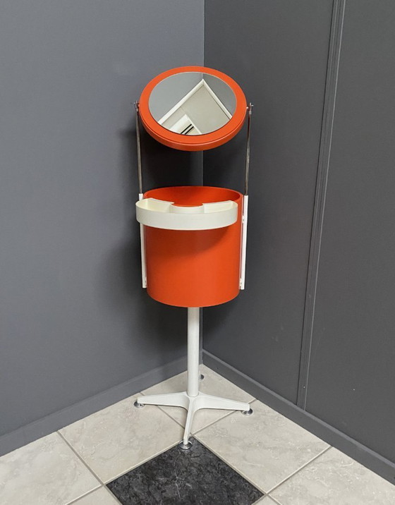 Image 1 of Una mesa de maquillaje redonda naranja de Bremshey, década de 1970