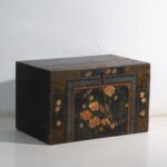 Baule antico dipinto in legno di pino – Cina, circa 1900 – Armadi contenitori, Iron (photo 6 of 40)