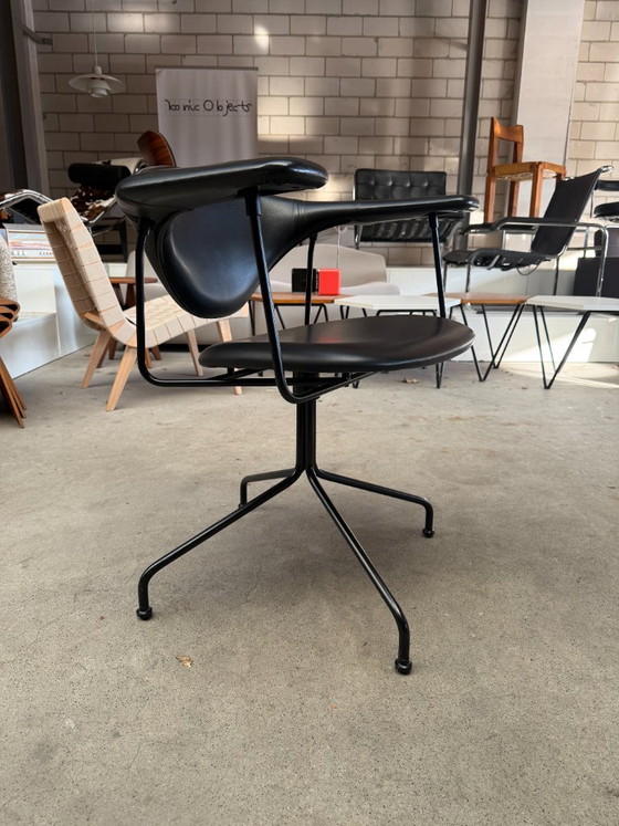 Set von 6 Gubi Masculo Stühlen, GamFratesi (Setpreis) – Esszimmerstühle, Leder, Metall (photo 9 of 12)