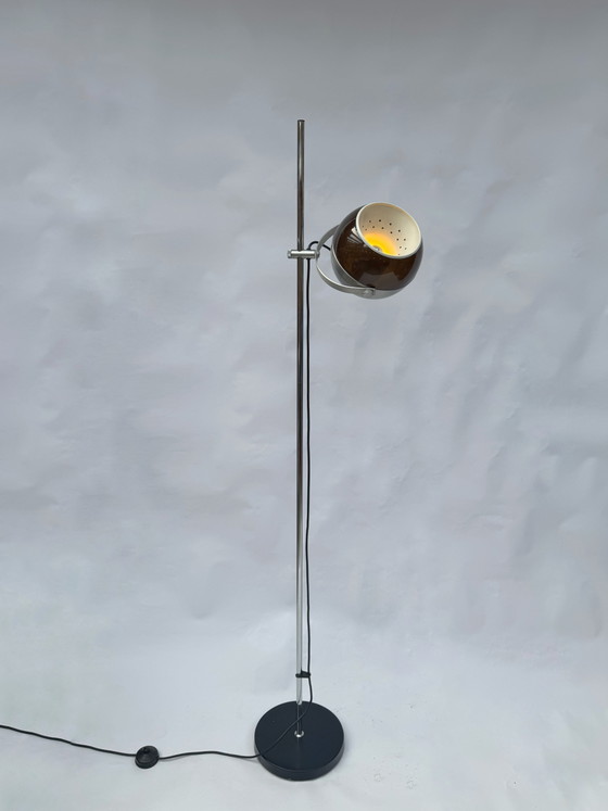Image 1 of Lampada da terra vintage Dijkstra con globo a forma di occhio in acrilico marrone | Design olandese anni '70