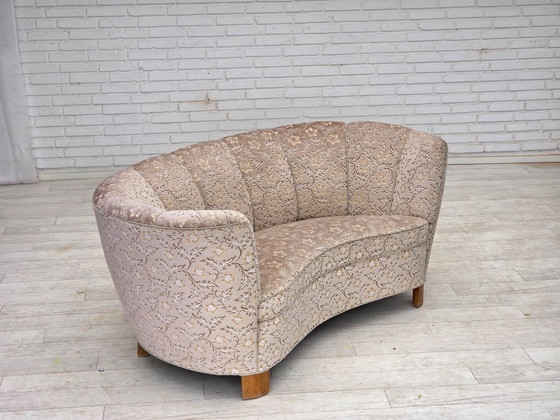 Image 1 of Sofá danés de dos plazas "Banana" de la década de 1970, tapizado original en terciopelo verde claro/gris.