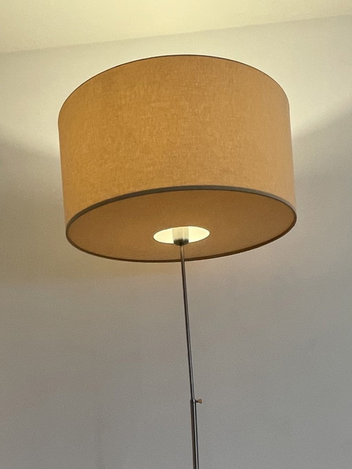 Einzigartige, skulpturale Stehlampe mit handgeschmiedetem Stahlfuß – vloerlampen, Metal, Textile