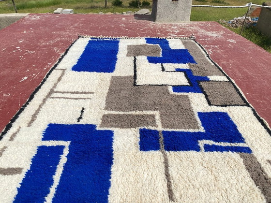 Image 1 of Large Vintage Beni Ourain Rug 255x170 cm – Abstract Moroccan Wool Rug – Blue & Beige Geometric Design – Statement Boho / Modern 