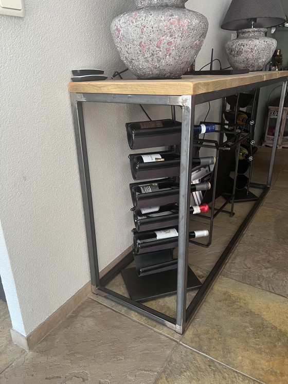 Mesita auxiliar de madera de andamio, estilo industrial, con base metálica, de la marca Jorg. (photo 3 of 7)