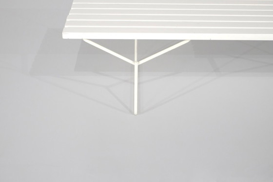 Image 1 of Panca "400" in legno bianco di Harry Bertoia per Knoll International.