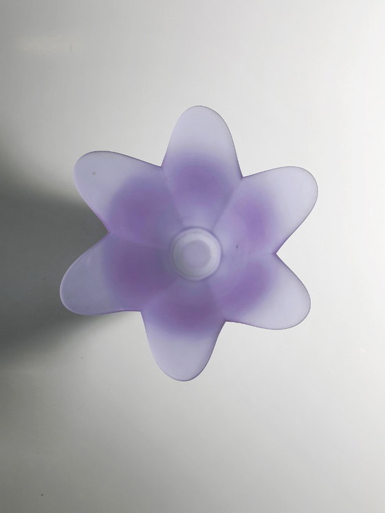 Image 1 of 80s Alessandrite vetro con piede ciotola / vaso fiori floreale viola lilla neodimio vetro smerigliato Partylite