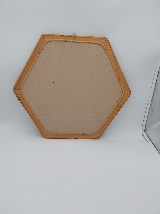 Image 1 of 1 specchio esagonale in rattan italiano degli anni '60, 45 cm