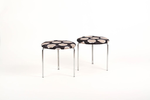 Pastoe set van 2 grote krukken met Jan Paul Gaultier stof