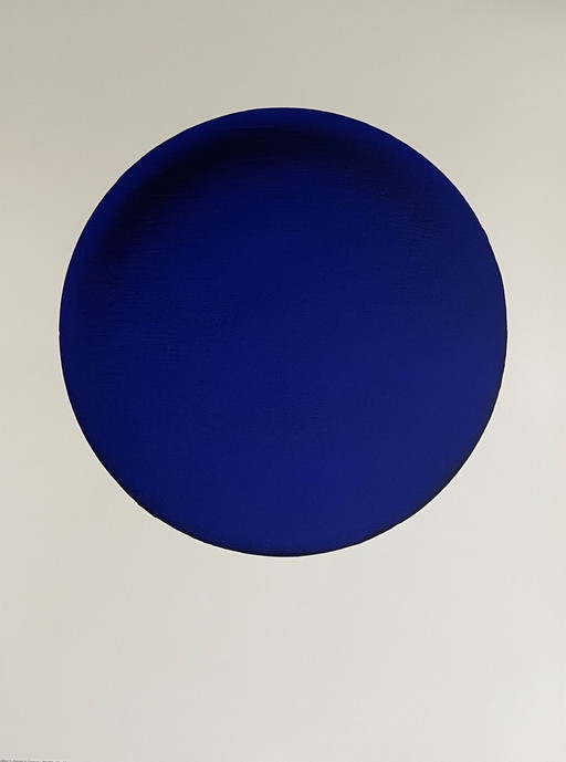 Yves Klein (1928-1962), Disque Bleu, IKB 54, 1957, Copyright VG Bild-Kunst, Bonn 1997, Printed in Germany.