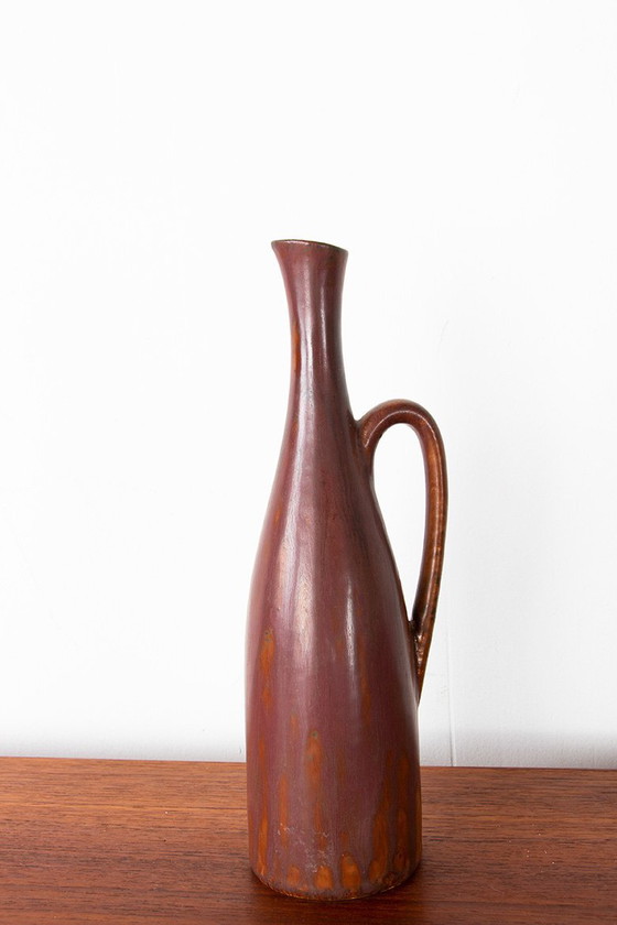 Image 1 of Bruin geglazuurde keramische vaas en kan door Gunnar Nylund voor Rörstrand Zweden 1960.