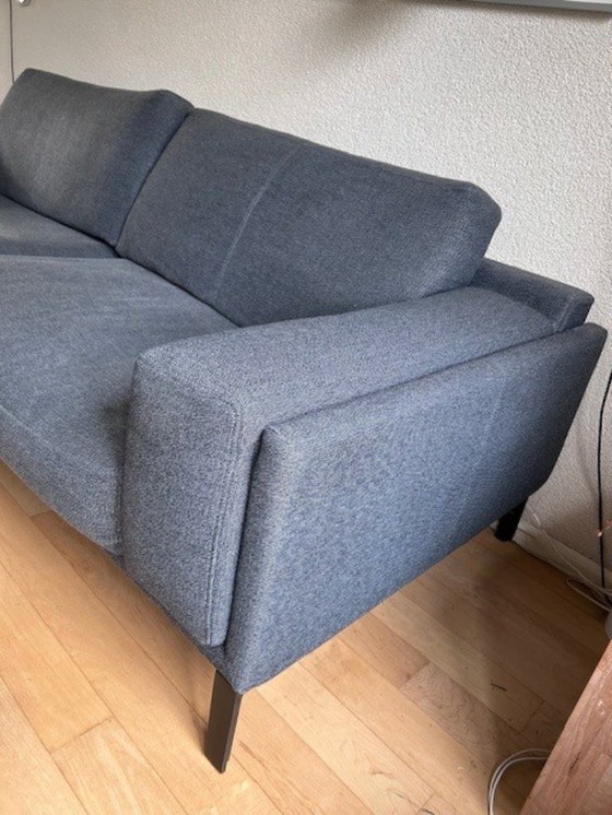 Image 1 of 2x Leolux Bellice Sofas + Fußhocker