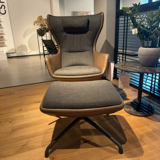 Eyye Puuro fauteuil met poef