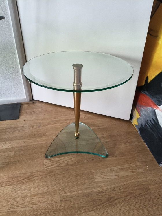 Image 1 of Table d'appoint design Hollywood Regency en laiton et verre