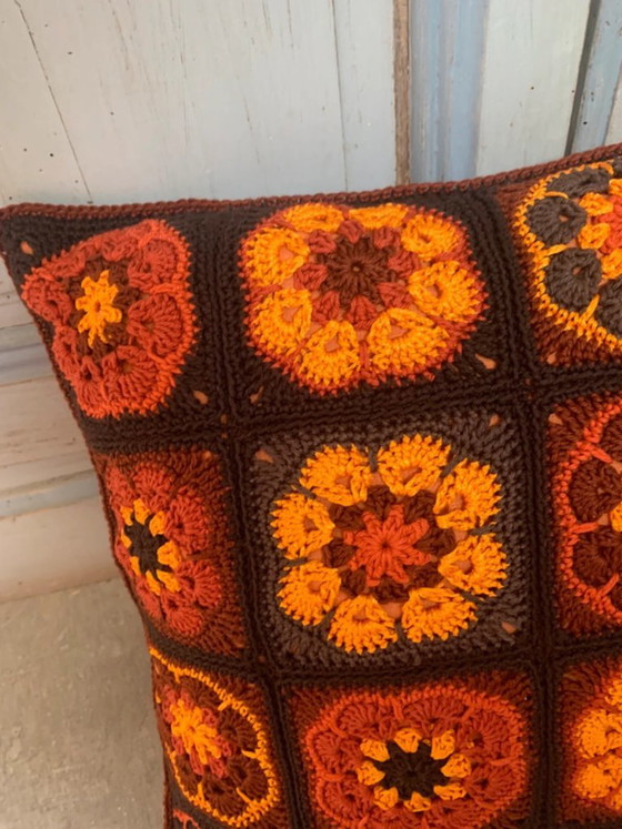 Gehaakt Kussentje, grannys squares, vintage stijl, bruin en oranje, FAIT MAIN, Textiel, Katoen (foto 5 van 6)